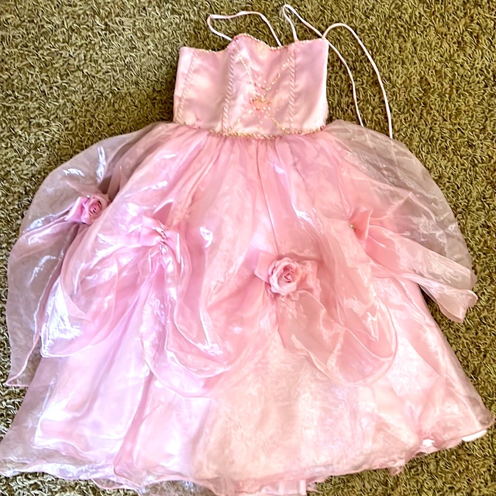 Formal dress from Indonesia. Tie string at the back.
